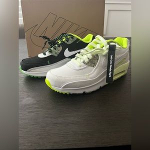 (GS) AIR MAX 90 EXETER EDITION
Kids – Black/White-iron Grey-volt